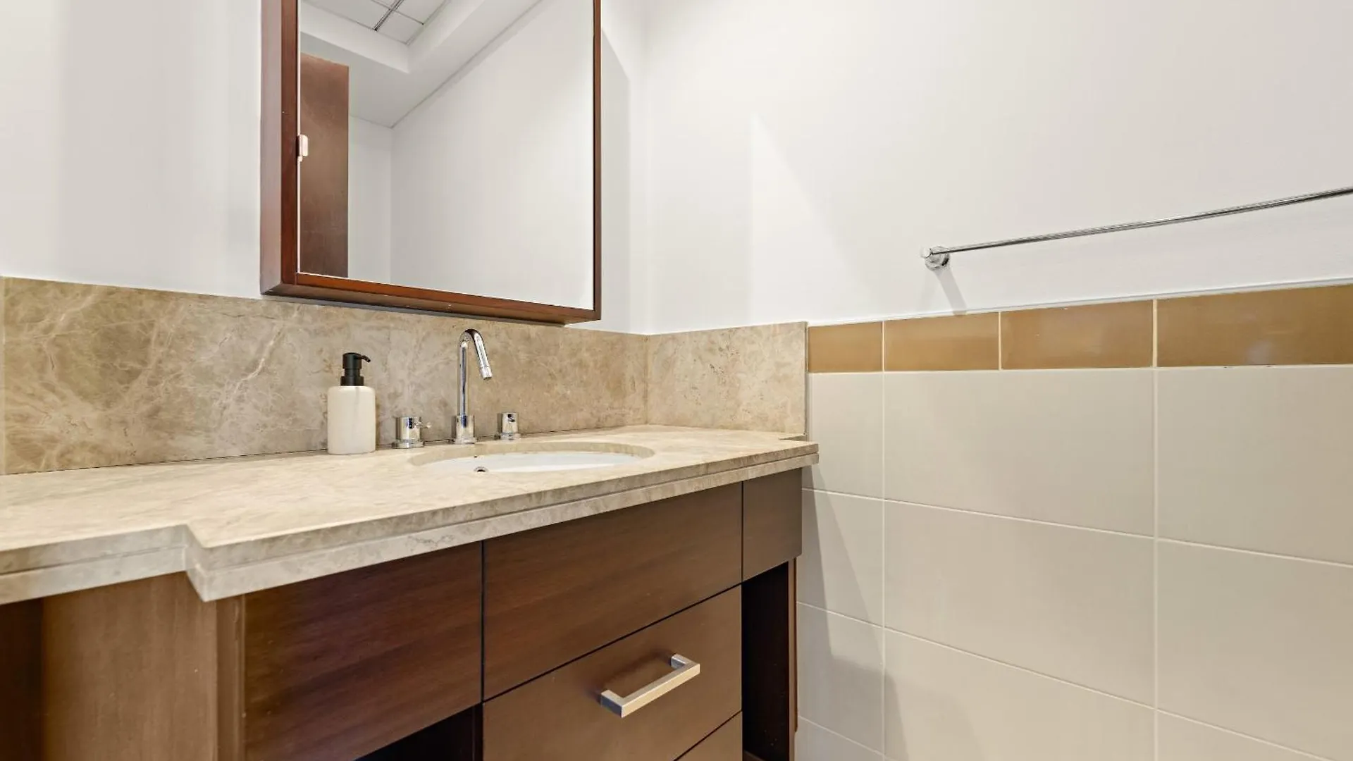 Vayk - Modern 1 Bd In Downtown Dubai Lägenhet